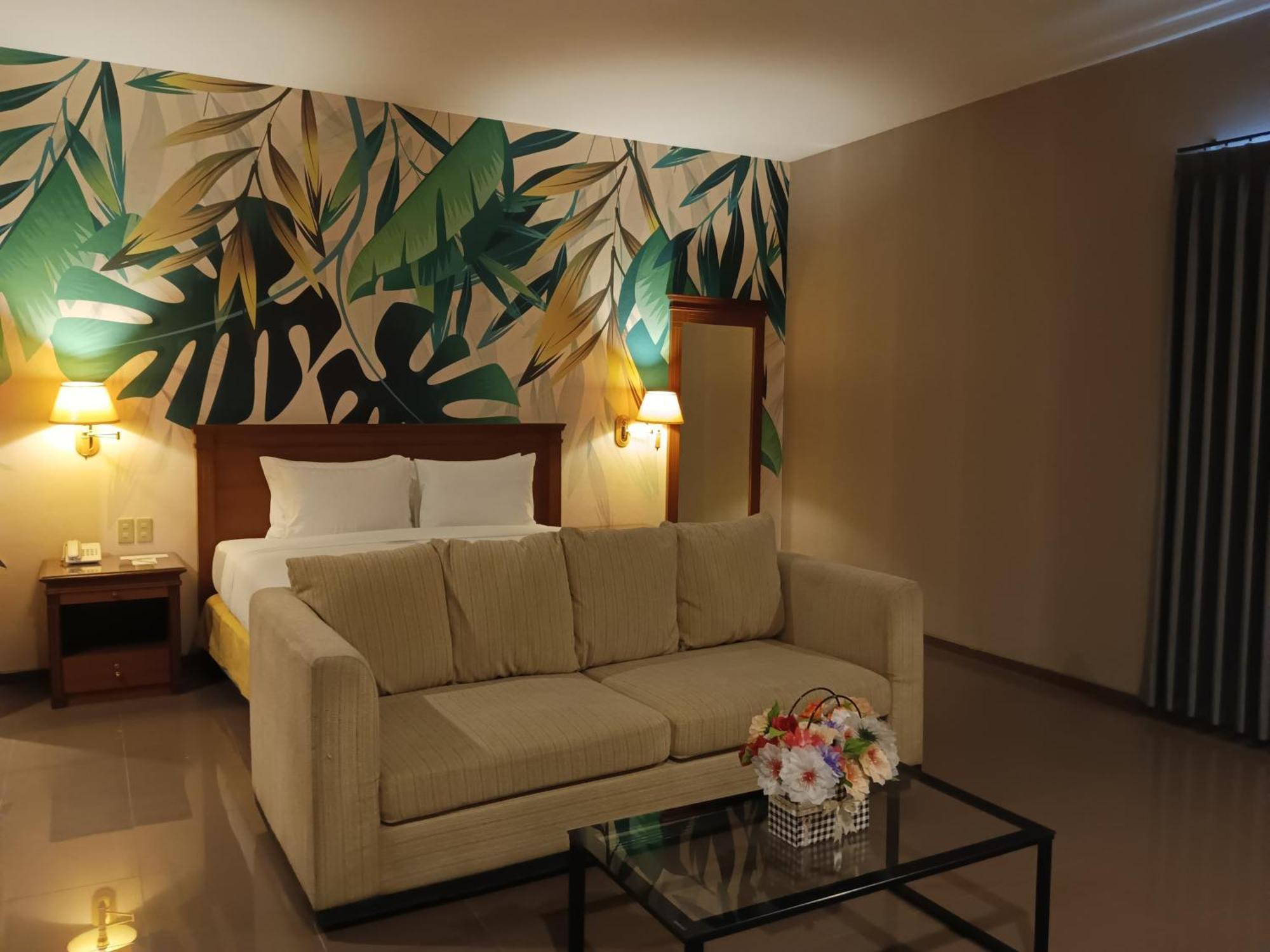 Hotel Golden Season 3*