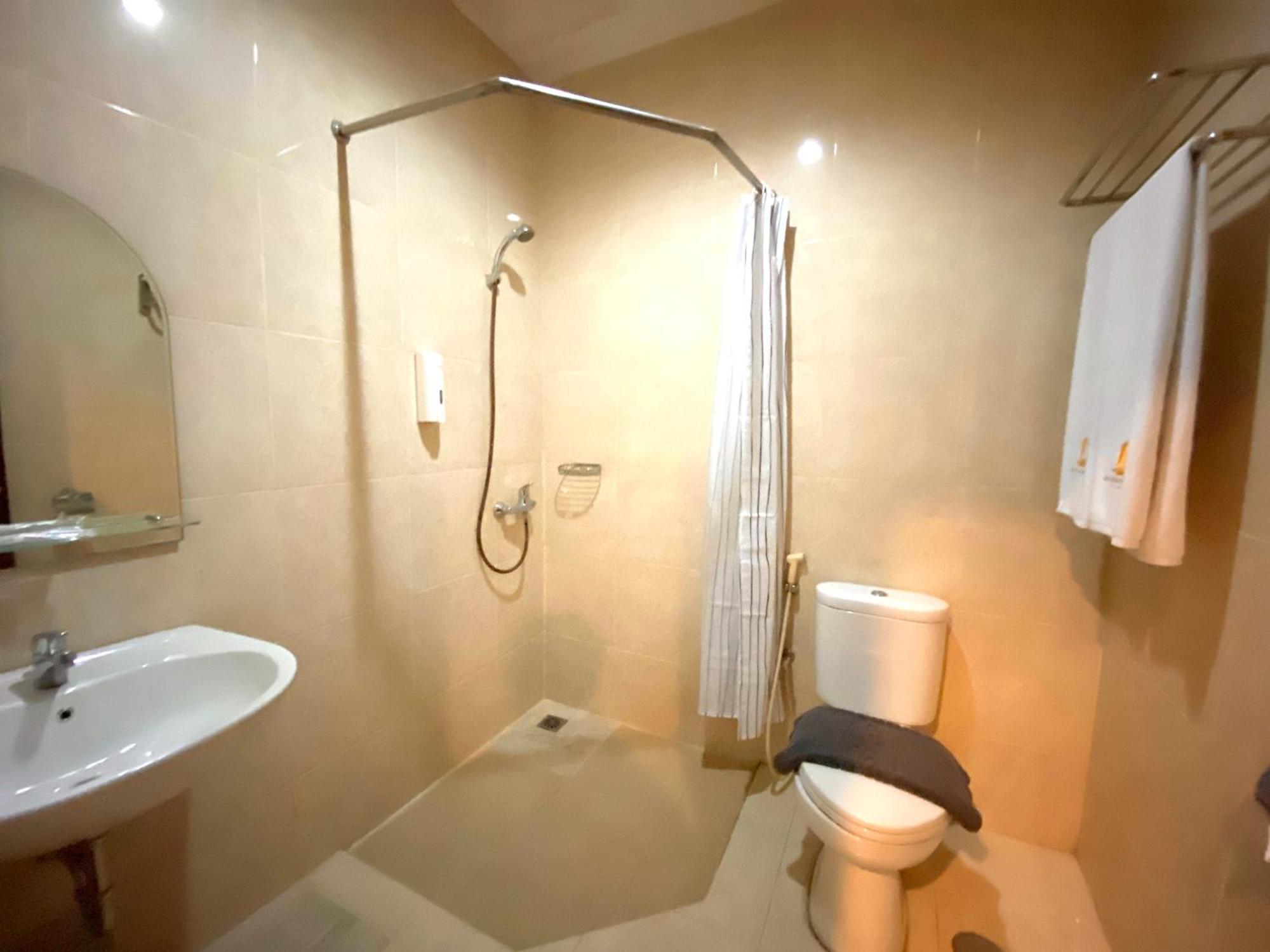 Golden Season Hotel